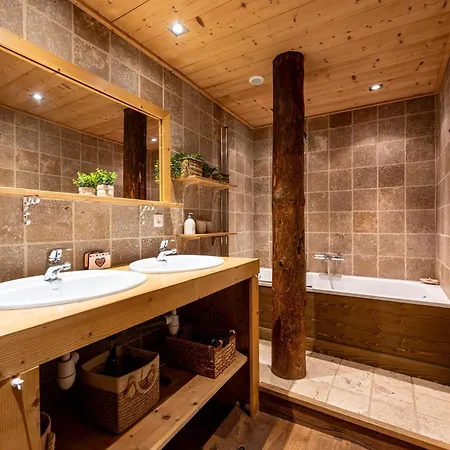 Les De La Revue Apartment *
