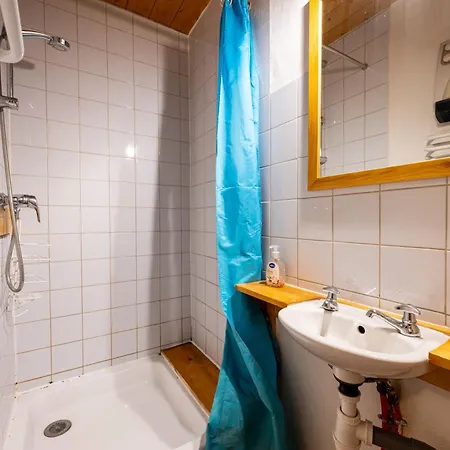 Les De La Revue Apartment