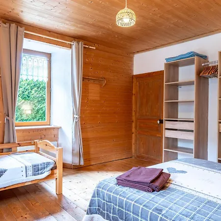 Les De La Revue Apartment *