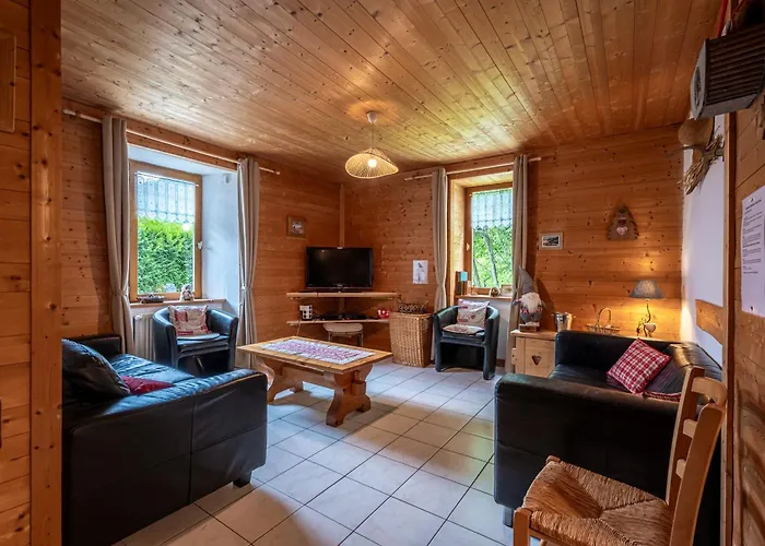 Les De La Revue Apartment